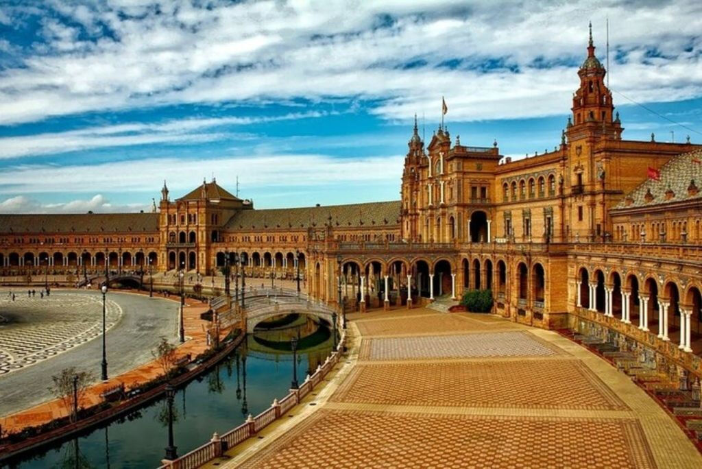 Seville: Small-Group Guided Walking Tour