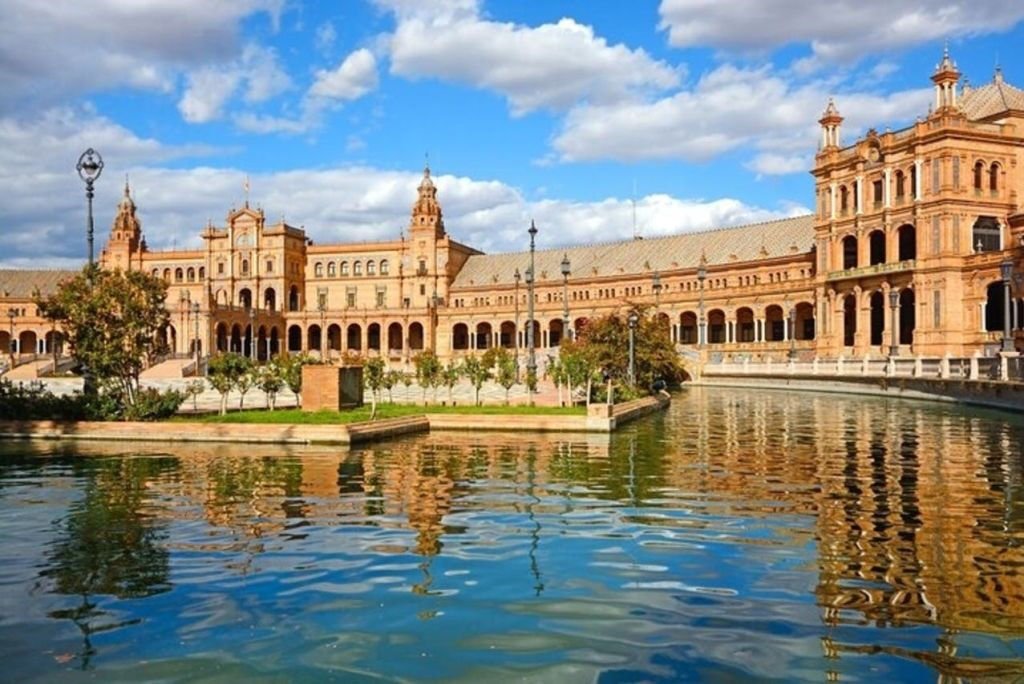 Seville: Small-Group Guided Walking Tour