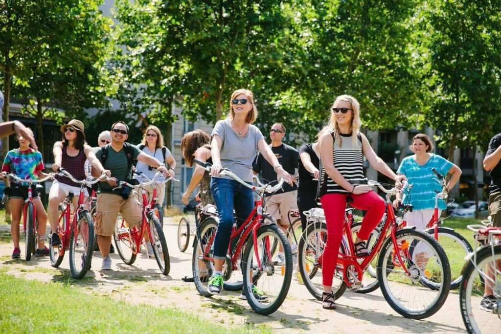 Paris: Highlights Guided Bike Tour