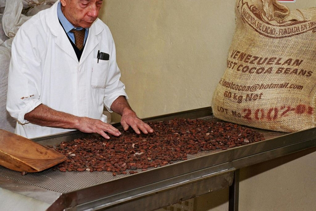Torino: Tour guidato della Fabbrica di CioccolatoDegustazione di Torino dal 1915