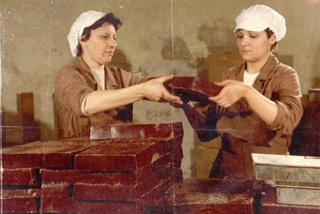Torino: Tour guidato della Fabbrica di CioccolatoDegustazione di Torino dal 1915