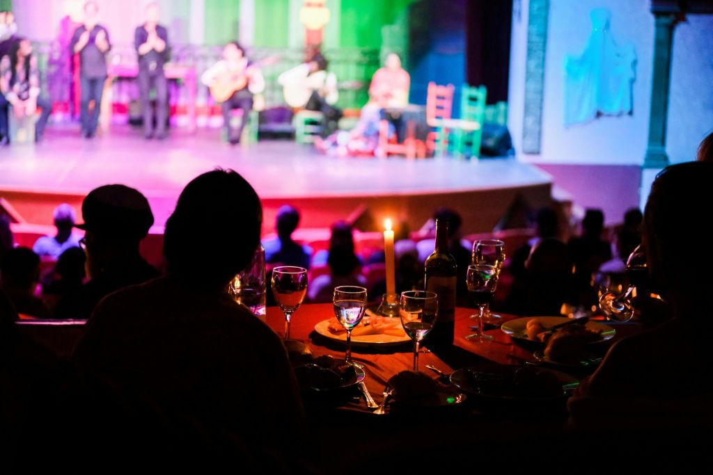 Séville : Musée de la robe flamenco + spectacle + dîner + transferts