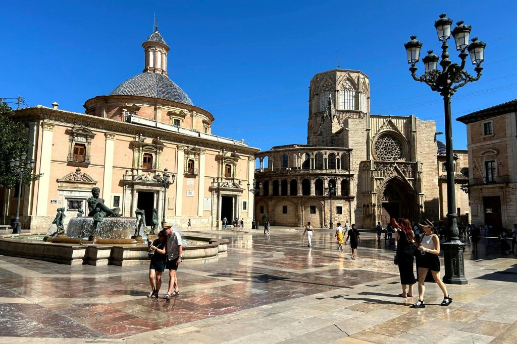 Valencia: Small-Group Guided E-bike Tour