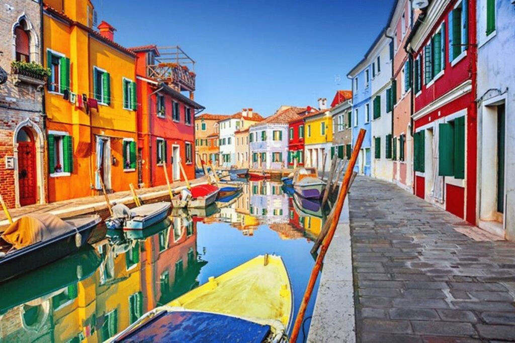 Murano & Burano: Guided Boat Tour