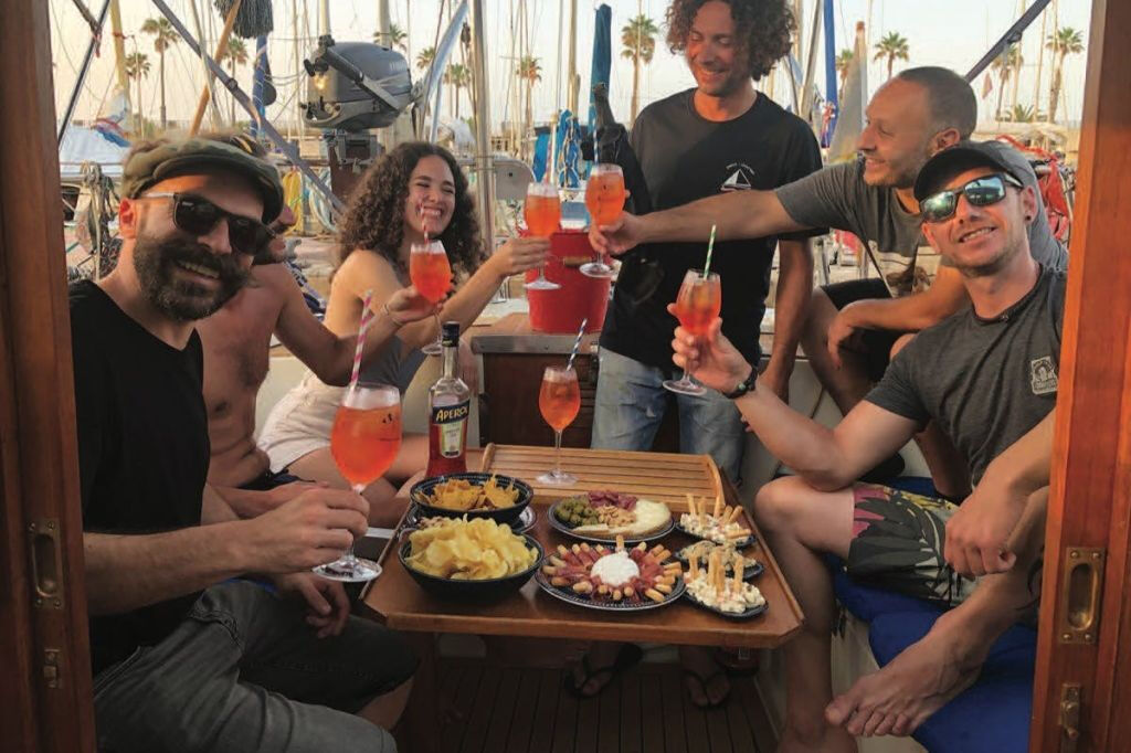 Barcelona: 2 Hour Boat Trip + Drinks