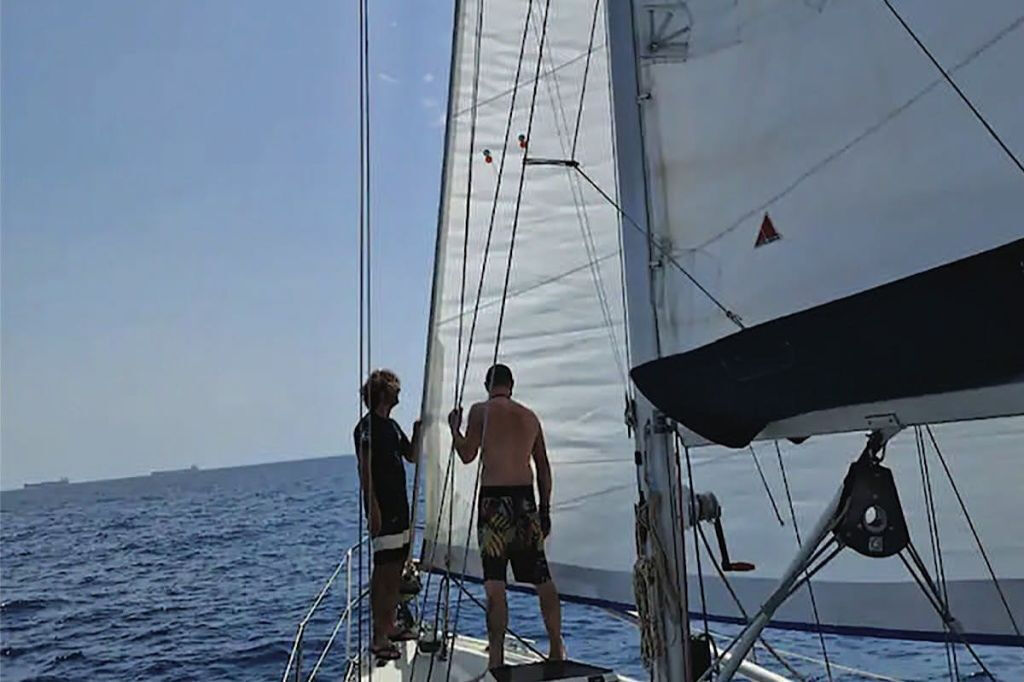 Barcelona: Paseo en barco de 2 horas + Bebidas