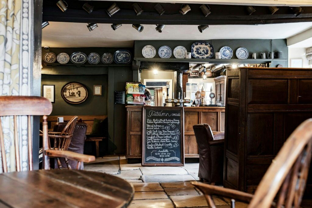 Cotswolds & Oxford: Guided Day Tour from London + Country Pub Lunch