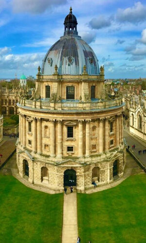 Cotswolds & Oxford: Guided Day Tour from London + Country Pub Lunch