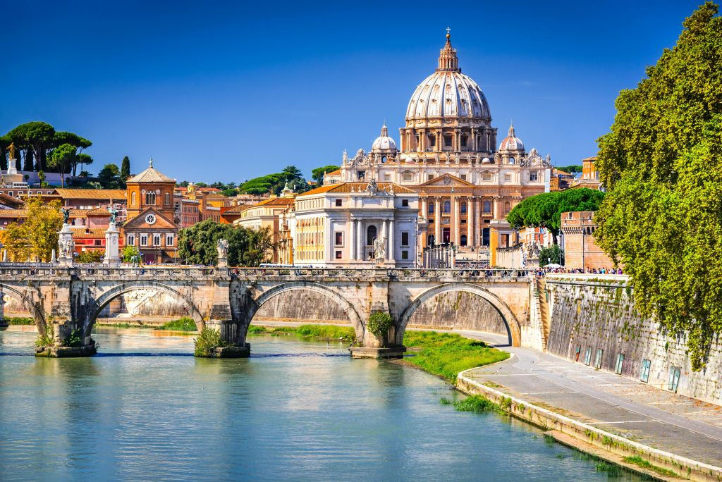 Rome Ciampino Airport Roundtrip + Colosseum + Vatican Museums + Rome Audio Guide
