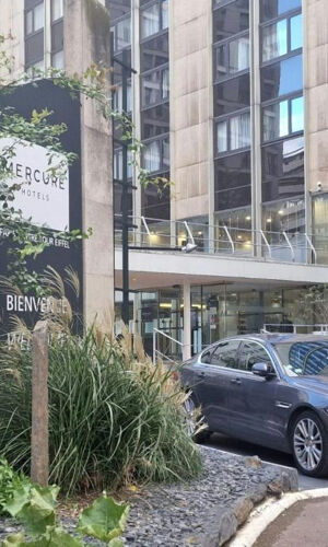 Paris: Shared Shuttle Transfer from Accommodation to CDG Airport