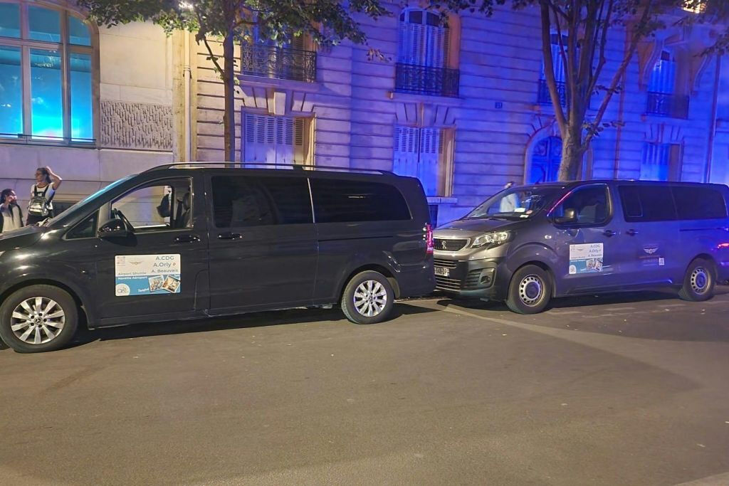 Paris: Shared Shuttle Transfer From Orly Airport to Hotel