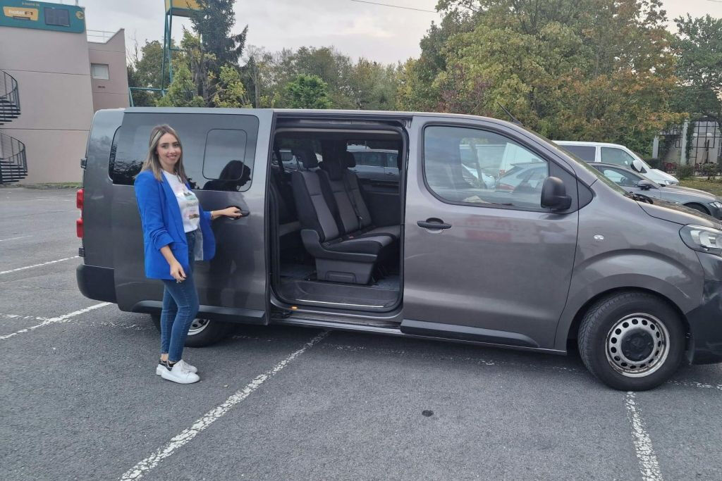 Paris: Shared Shuttle Transfer from Accommodation to Orly Airport