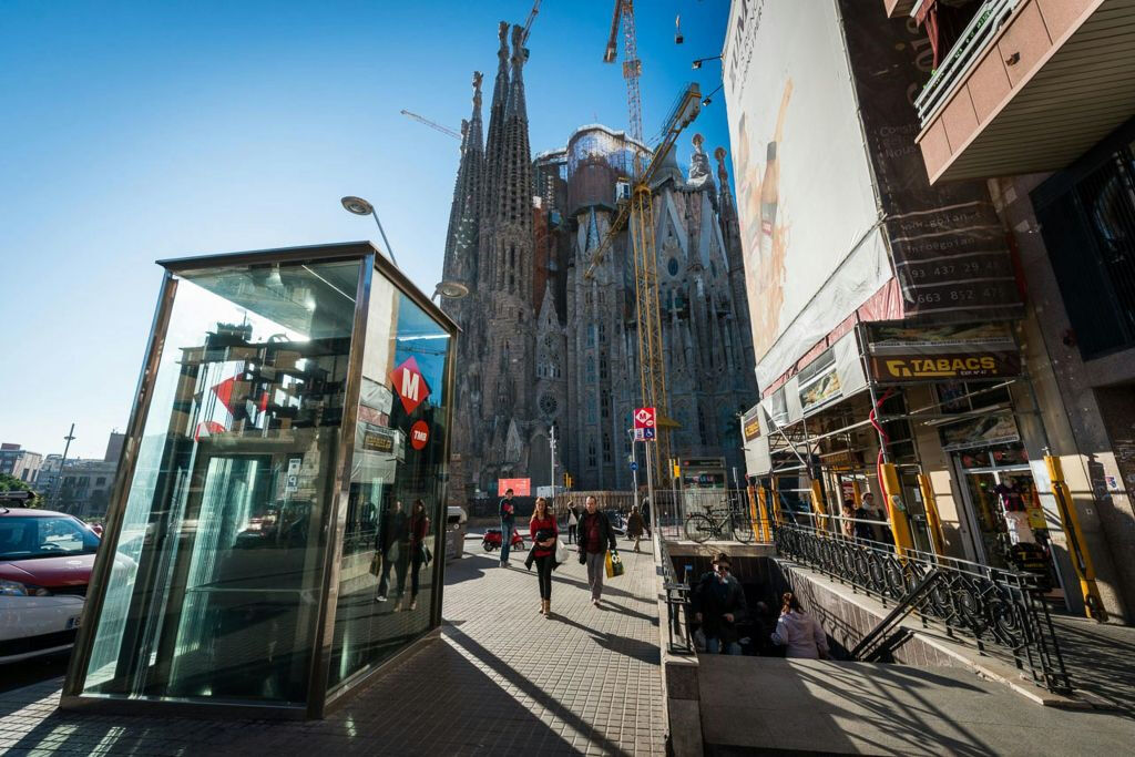 Barcelona Essentials Pass (con Tarjeta de Transporte Público 72H)