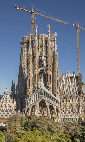 Barcelona Essentials Pass (with 48H Public Transport Card)