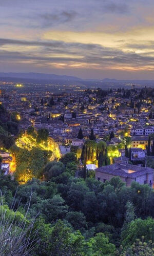Alhambra: Visita guiada nocturna + City Pass
