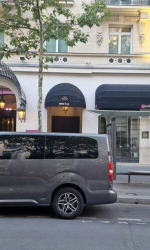Paris: Private Shuttle Transfer from CDG Airport to Hotel