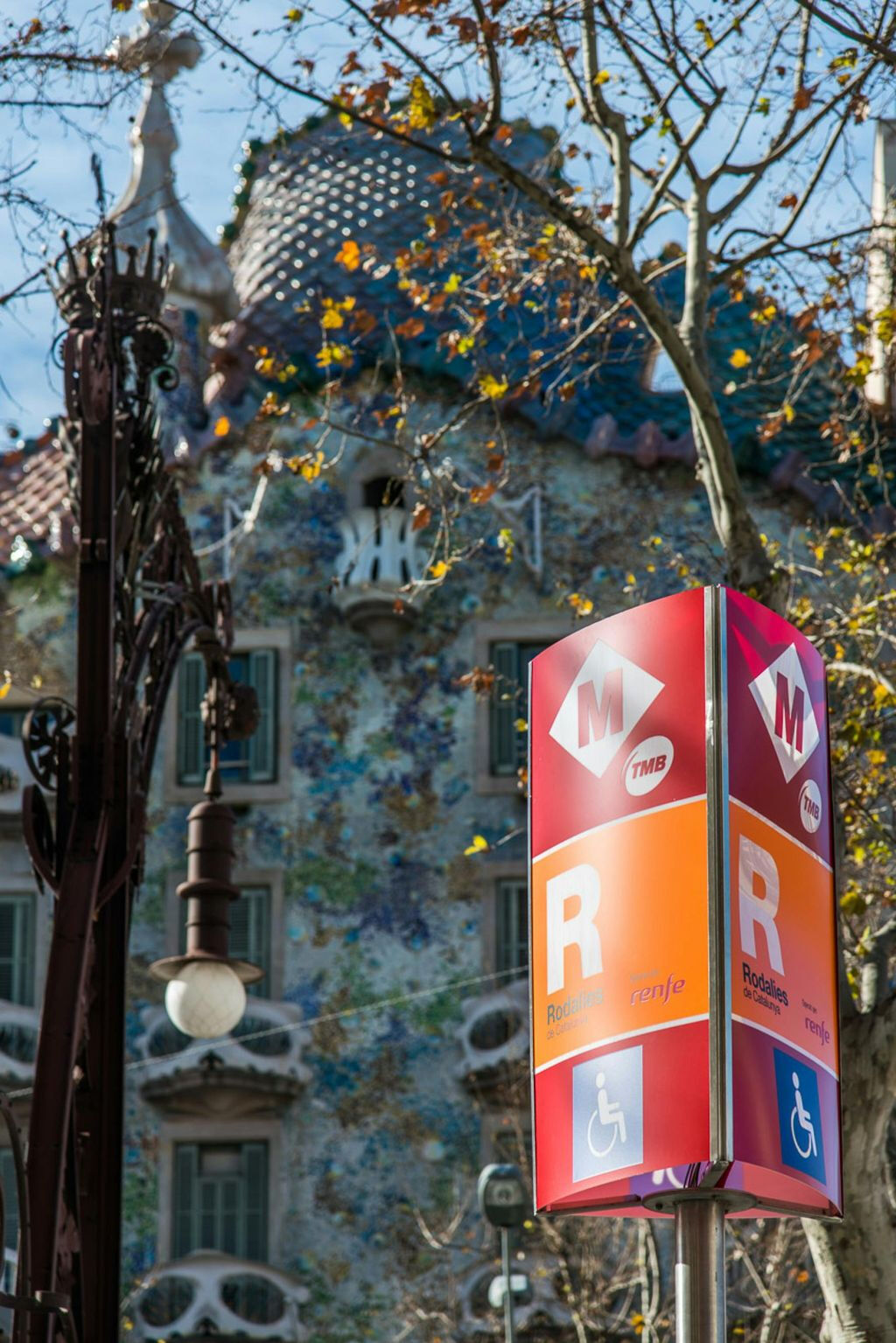 Barcelona Essentials Pass (avec carte de transport public 120H)