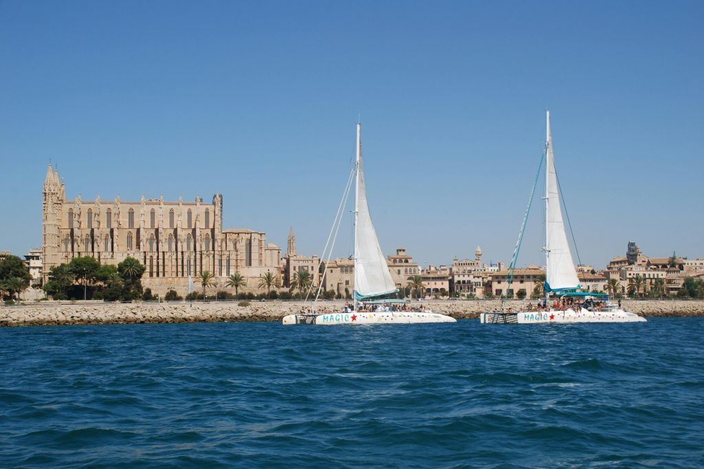 Mallorca: Paseo en Catamarán + Comida o Cena + Bebidas