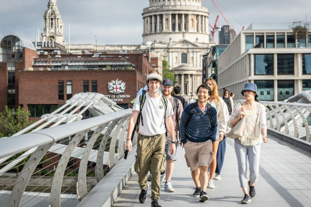 Voir plus de 40 sites touristiques de Londres : Guide local amusant