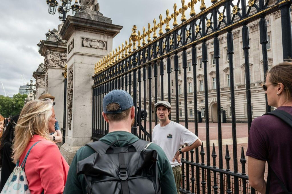 London: Palaces & Parliament Private Walking Tour