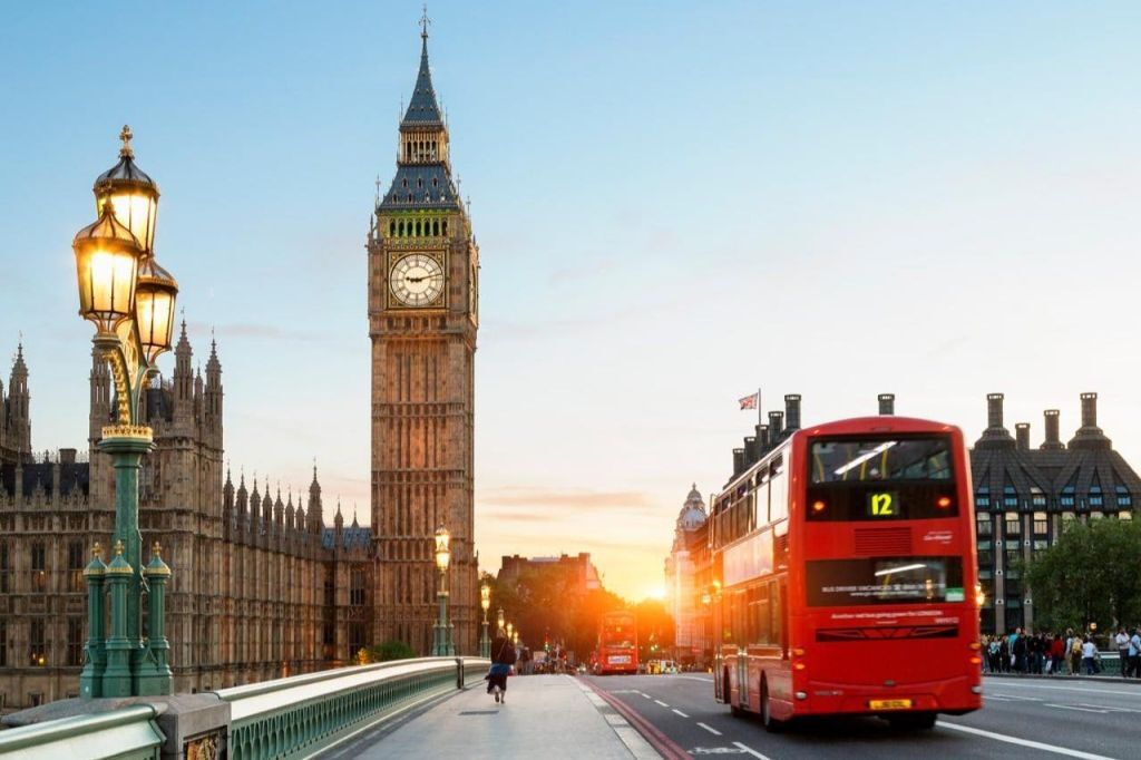 London: Westminster Walking Tour + Wimbledon Museum & Lawn Tennis Club Entry