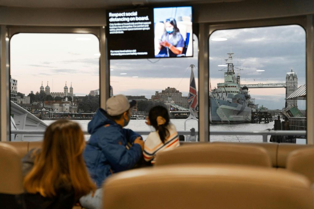 Londres: Pase turístico de 2 días por el río Támesis Uber Boat Hop-on Hop-off