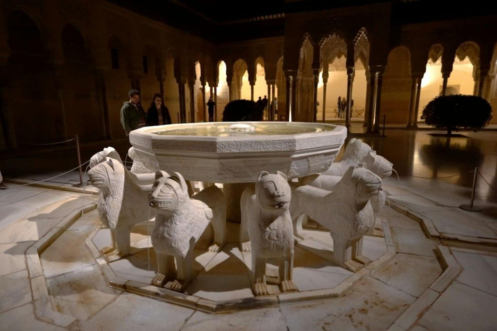 Alhambra: Entrada Nocturna a los Palacios Nazaríes y Palacio de Carlos V + Audioguía