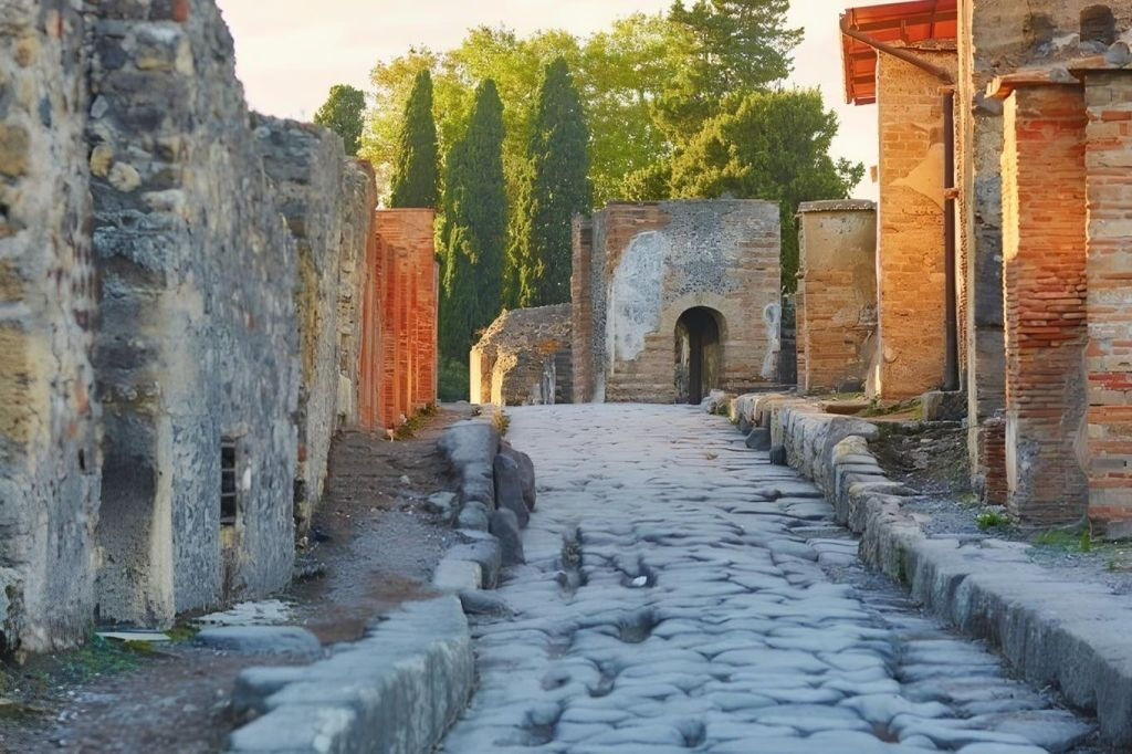 Pompeii: Guided Day Trip from Rome + Lunch