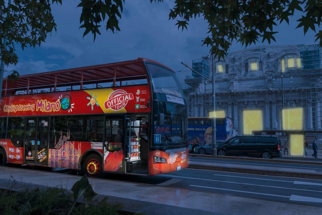 Milano: Tour notturno in autobus scoperto + guida audio