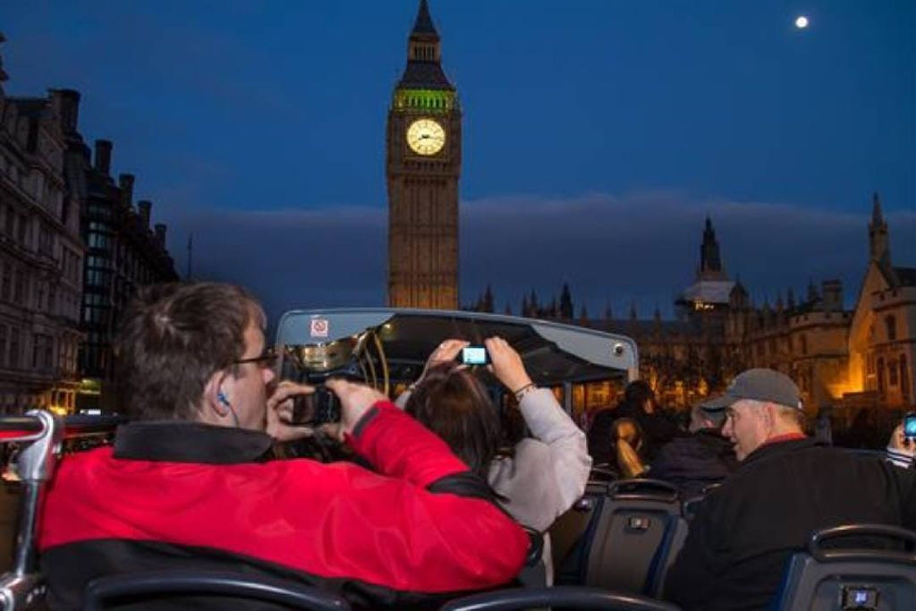 London: Christmas Lights Guided Night Tour