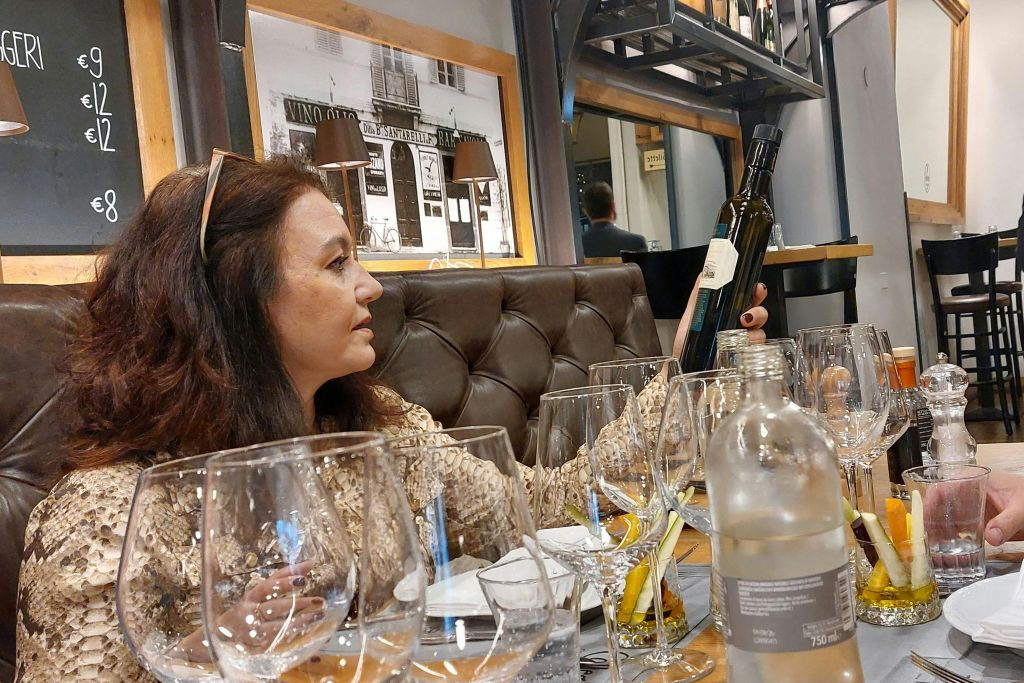 Roma: Degustazione di vino e olio d'oliva con abbinamento di cibo che ti cambierà la vita