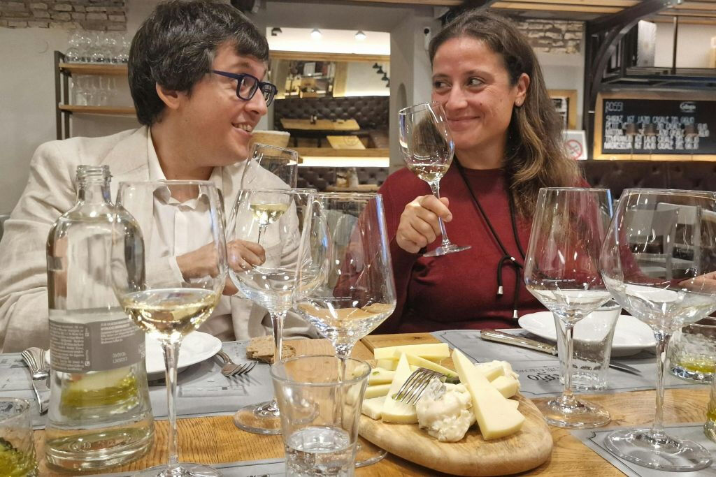 Roma: Degustazione di vino e olio d'oliva con abbinamento di cibo che ti cambierà la vita