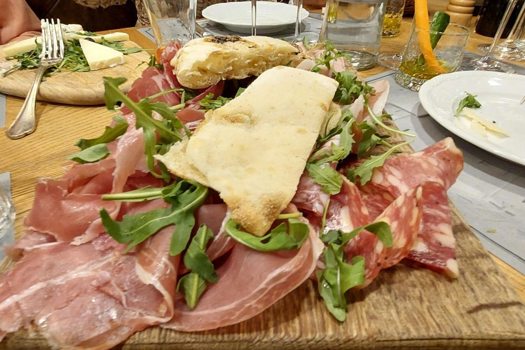 Roma: Degustazione di vino e olio d'oliva con abbinamento di cibo che ti cambierà la vita