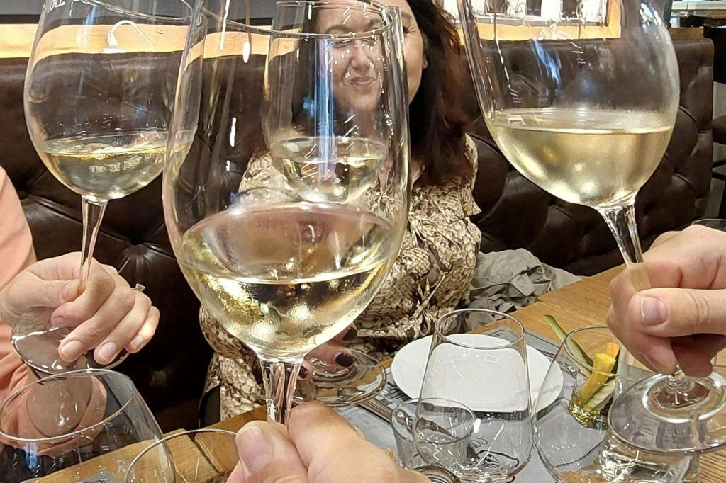 Roma: Degustazione di vino e olio d'oliva con abbinamento di cibo che ti cambierà la vita