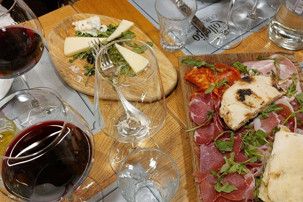 Roma: Degustazione di vino e olio d'oliva con abbinamento di cibo che ti cambierà la vita