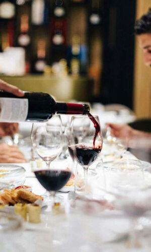 Sevilla: Ruta del Vino y Tapas Gourmet