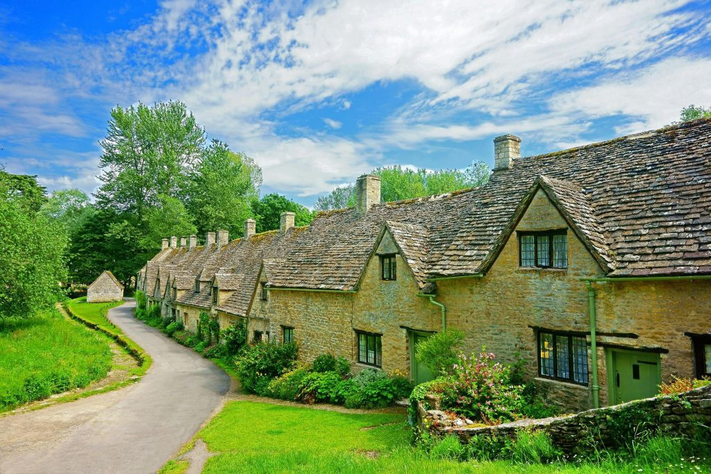 Cotswolds: Guided Day Tour from London + Lunch