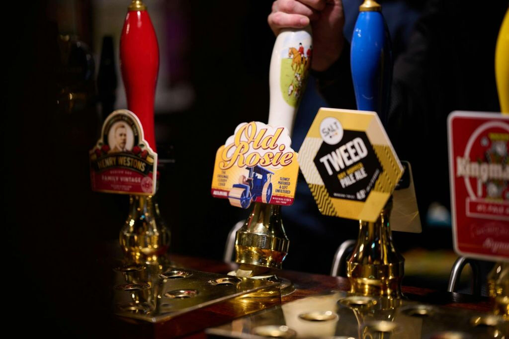 Londres: Visita guiada a pie por pubs y restaurantes + Degustaciones + Bebidas