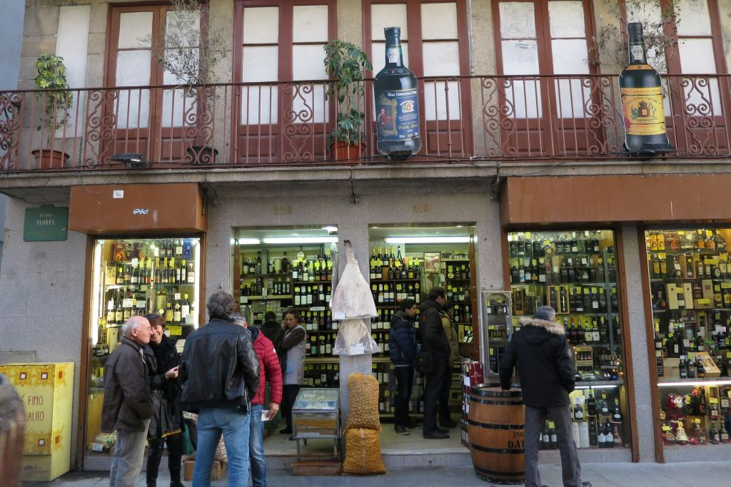Passeio a pé: Almoço, passeio de barco e degustação de vinhos