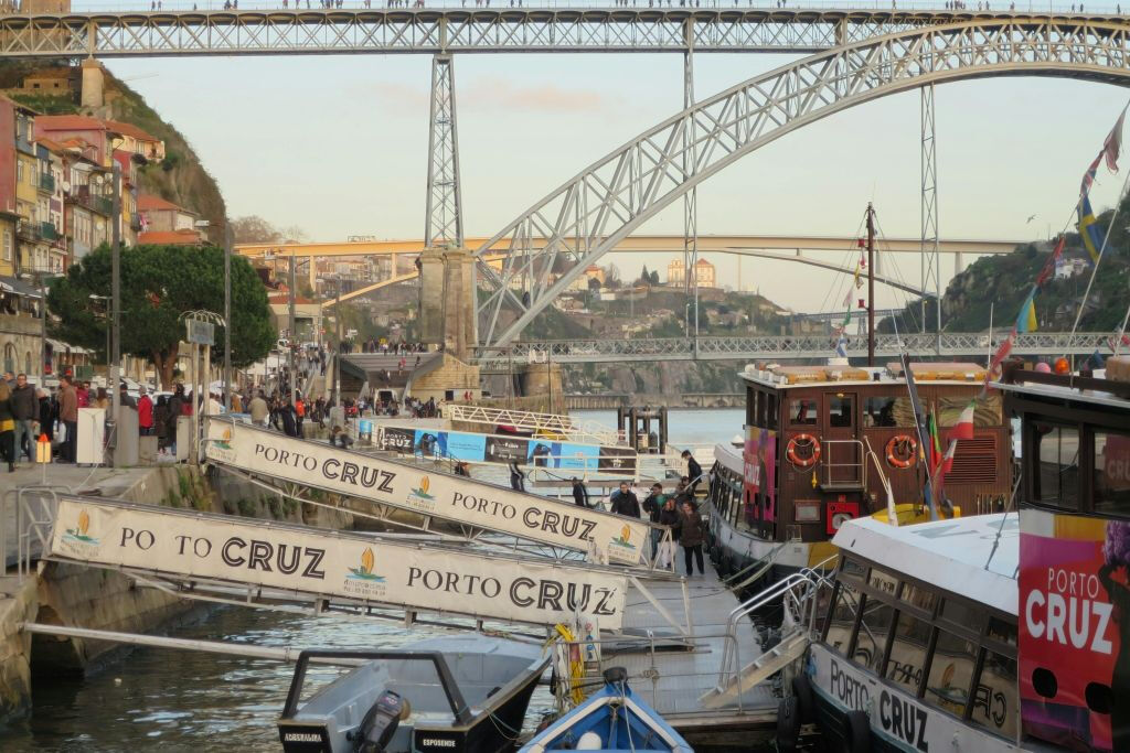 Passeio a pé: Almoço, passeio de barco e degustação de vinhos