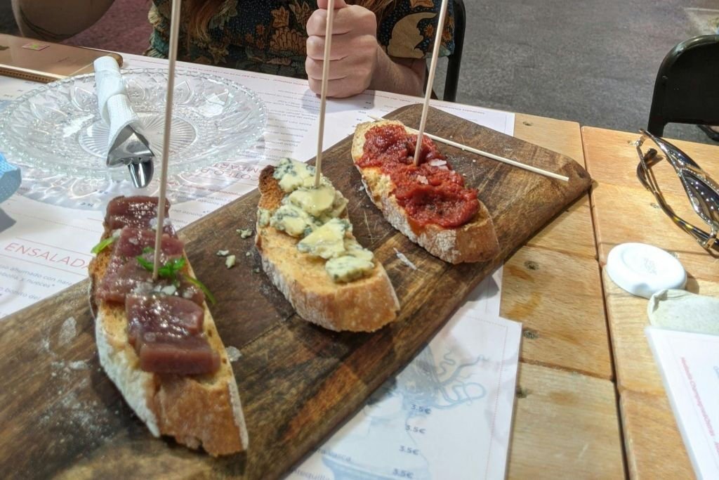 Marbella: Comida guiada y visita al mercado