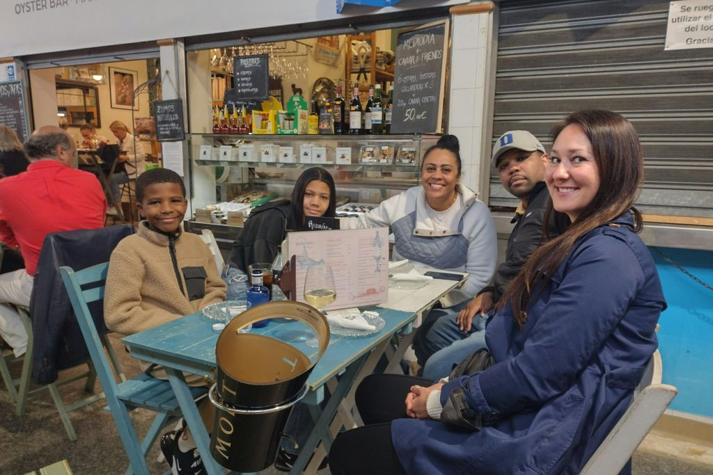 Marbella: Comida guiada y visita al mercado