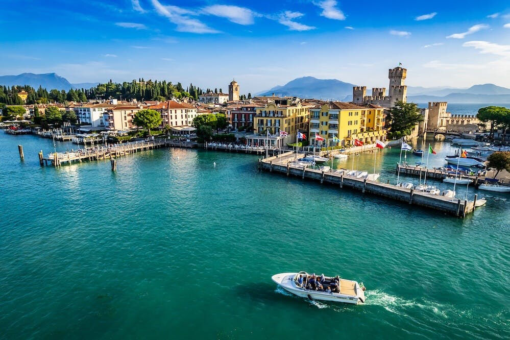 Sirmione & Lake Garda: Guided Tour from Verona + Boat Cruise + Spritz Tasting