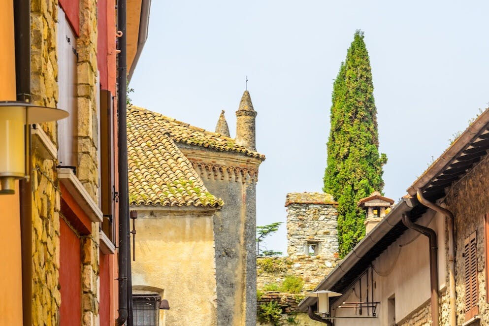 Sirmione & Lake Garda: Guided Tour from Verona + Boat Cruise + Spritz Tasting