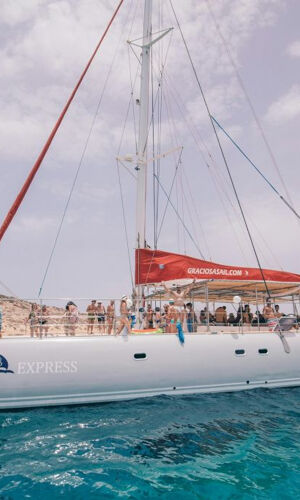 La Graciosa: Excursión en Catamarán + Comida + Ferry de ida y vuelta desde Lanzarote