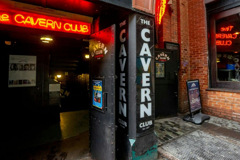 Liverpool: Guided Beatles Walking Tour