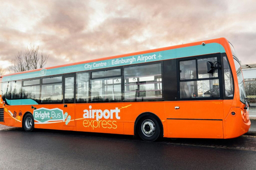Edinburgh: Bright Bus Airport Express To/From Edinburgh Airport