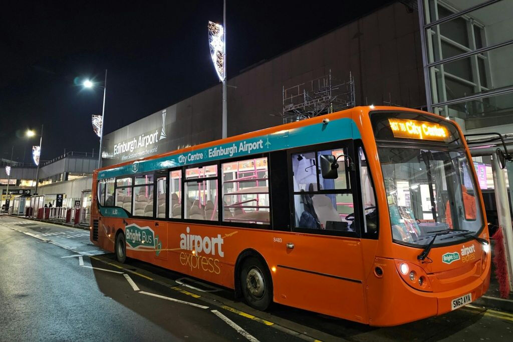Edinburgh: Bright Bus Airport Express To/From Edinburgh Airport