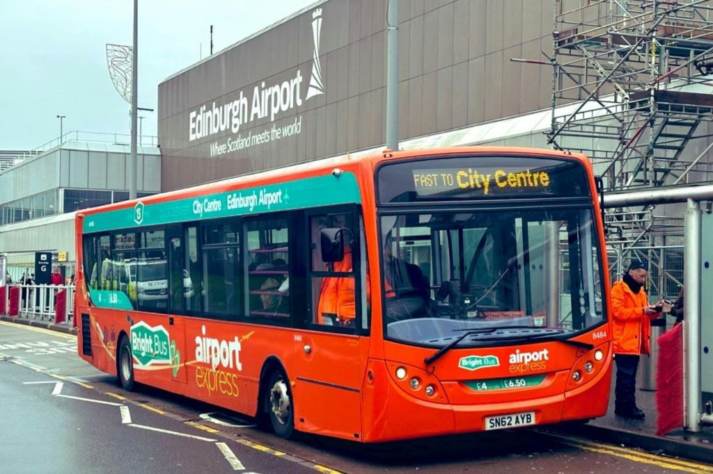 Edinburgh: Bright Bus Airport Express To/From Edinburgh Airport