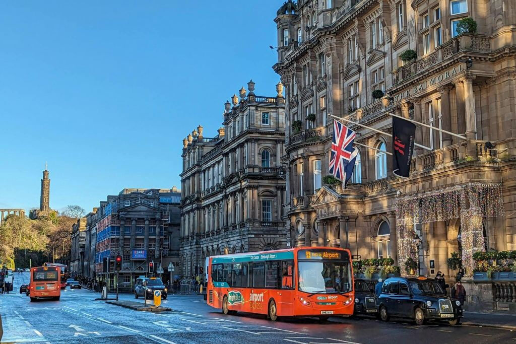 Edinburgh: Bright Bus Airport Express To/From Edinburgh Airport